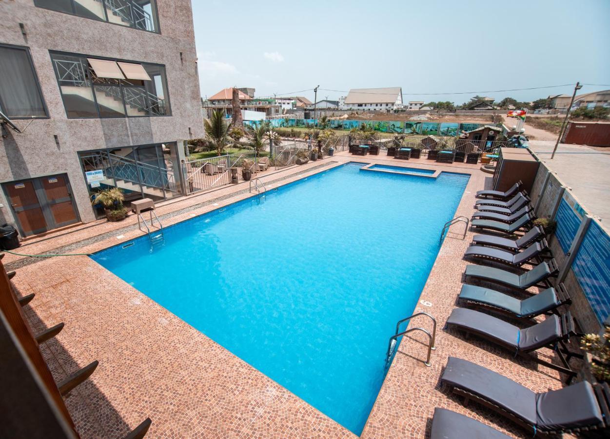 Plus 33 Hotel Nungua Exterior foto